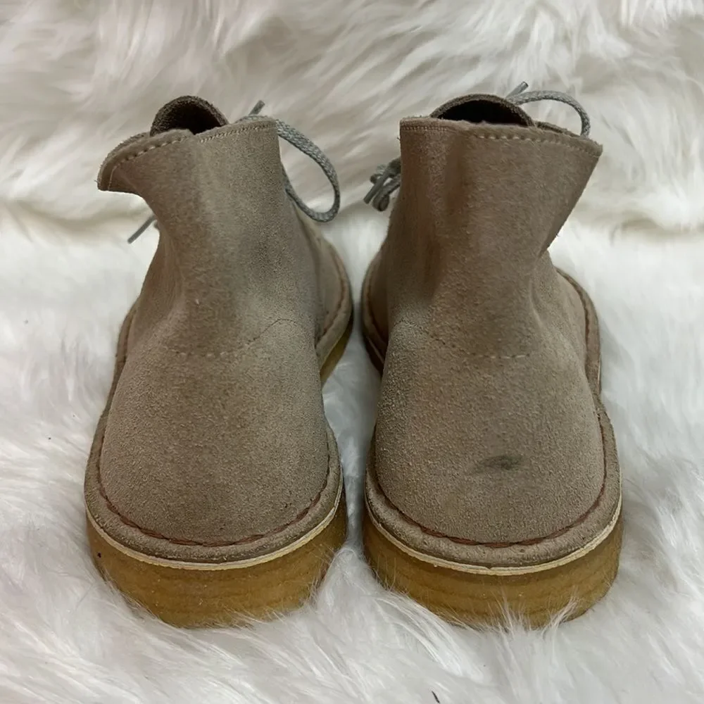 Clarks Men's‎ Desert Coal in Stone Suede Chukka Boots Size 8.5 B26